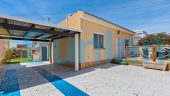 Resale - Villa - Torrevieja