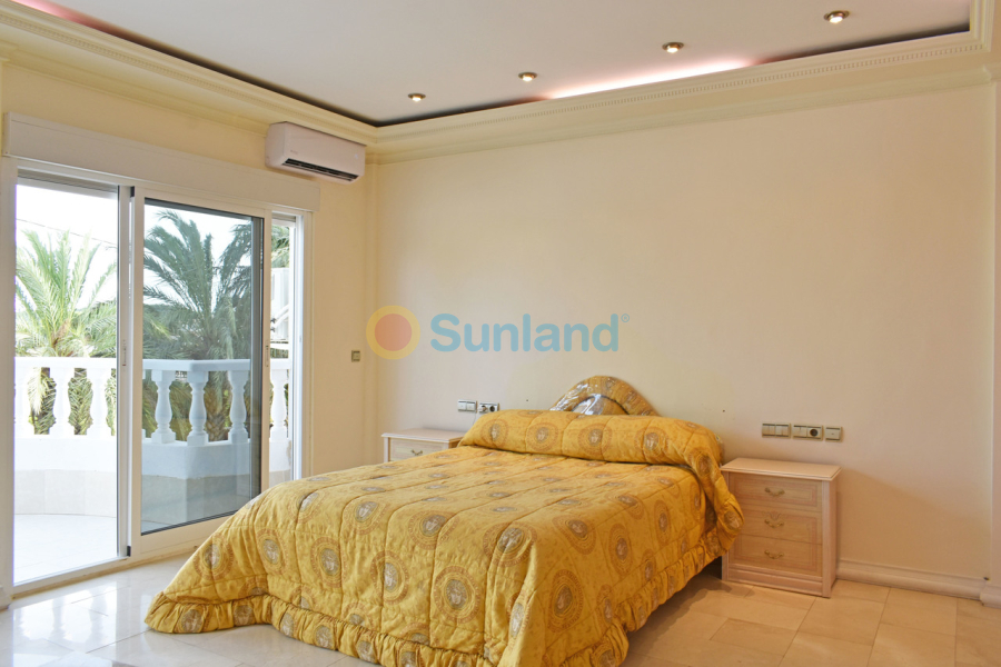 Resale - V - Torremendo