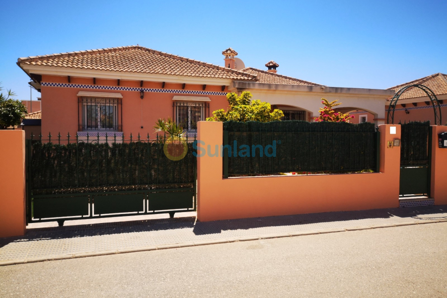 Segunda mano - Chalet - Los Montesinos - Los Montesinos - Urb. La Herrada