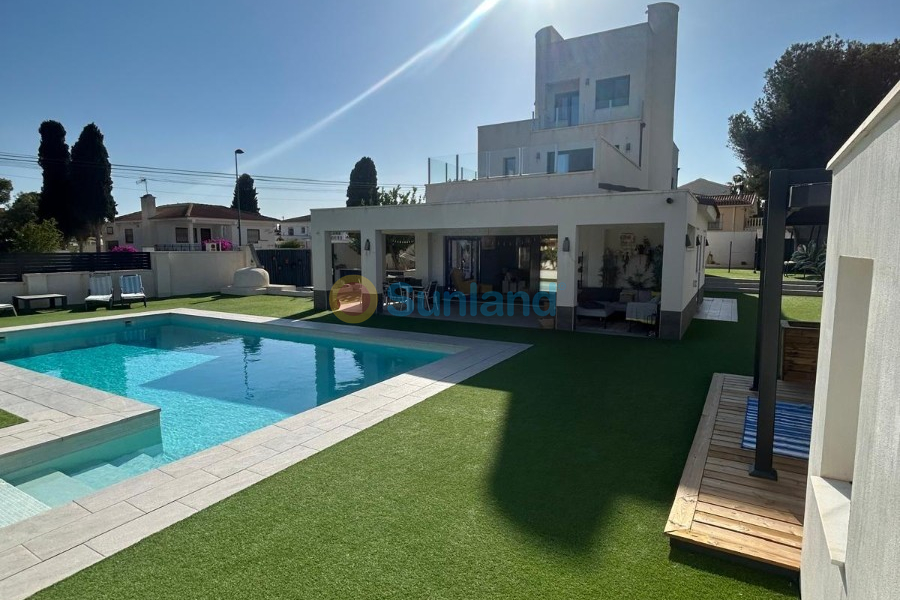 Resale - Villa - Orihuela costa - 