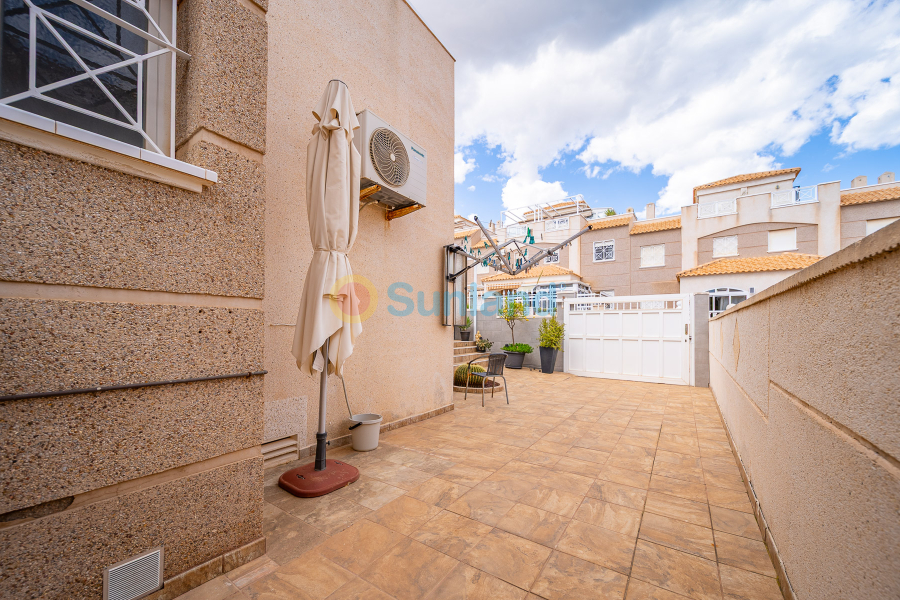 Resale - Casa de Pueblo - Torrevieja - Aguas Nuevas