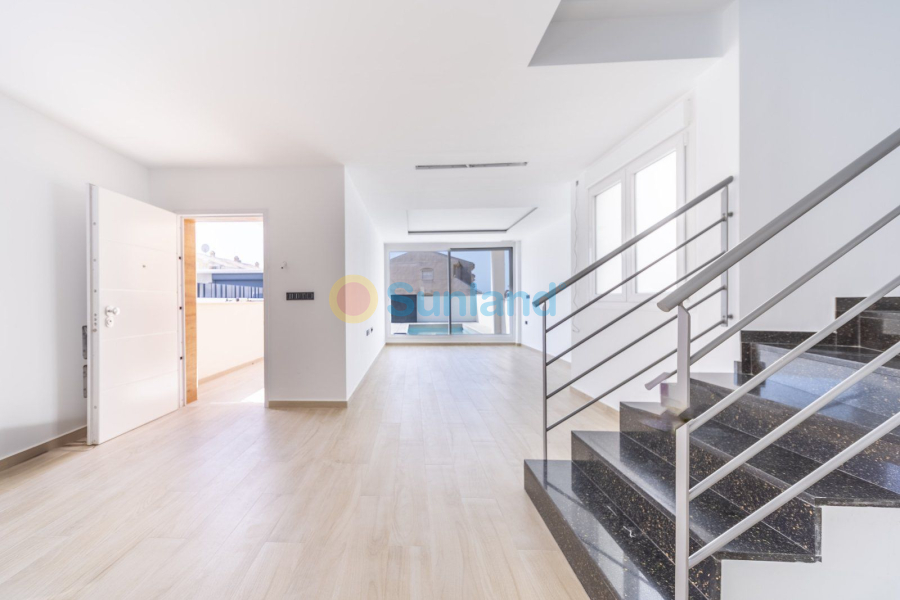 Resale - Villa - Torrevieja - Aguas Nuevas