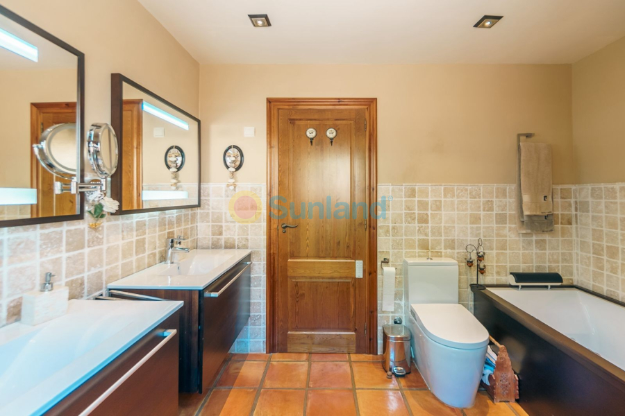 Resale - Villa - La Nucía
