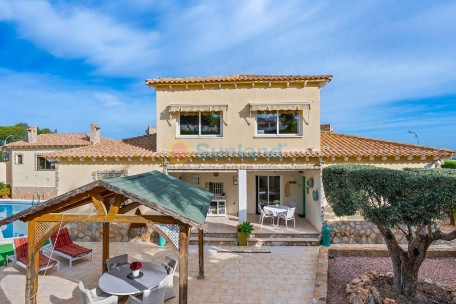 Använda fastigheter - Villa - Algorfa - Castillo de montemar