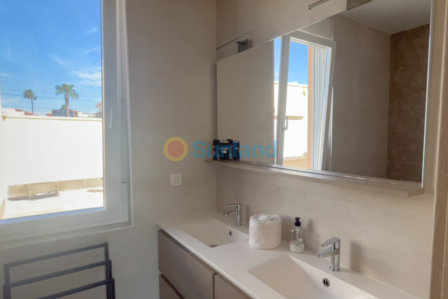 Segunda mano - Chalet - Torrevieja - La Siesta