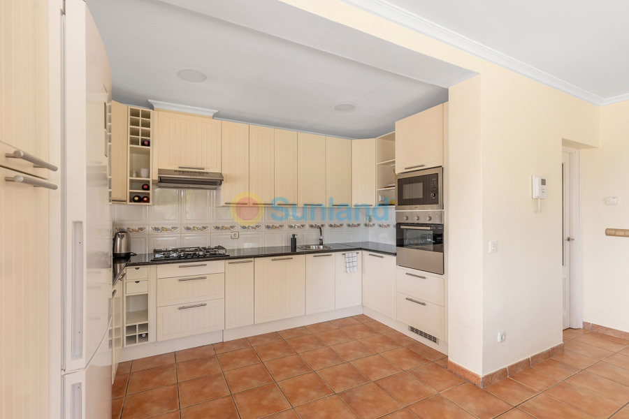 Resale - Villa - Albatera
