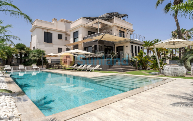 Chalet - Segunda mano - Orihuela Costa - La Zenia