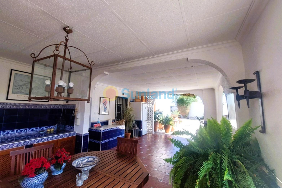 Resale - M - La Marina