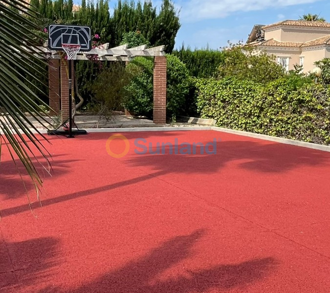 Resale - Villa - Benidorm