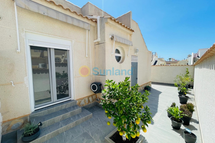 Resale - Villa - Orihuela Costa - Playa Flamenca