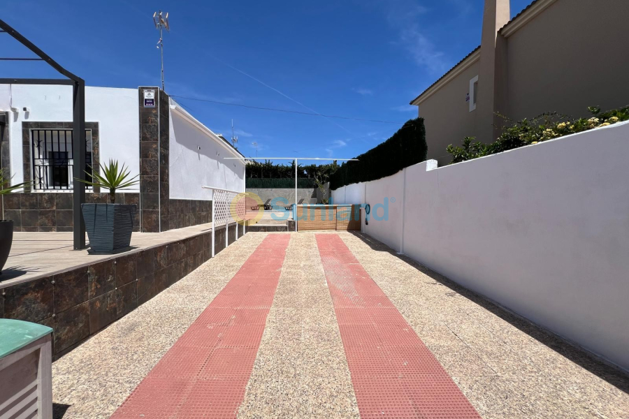 Resale - Villa - Torrevieja - 