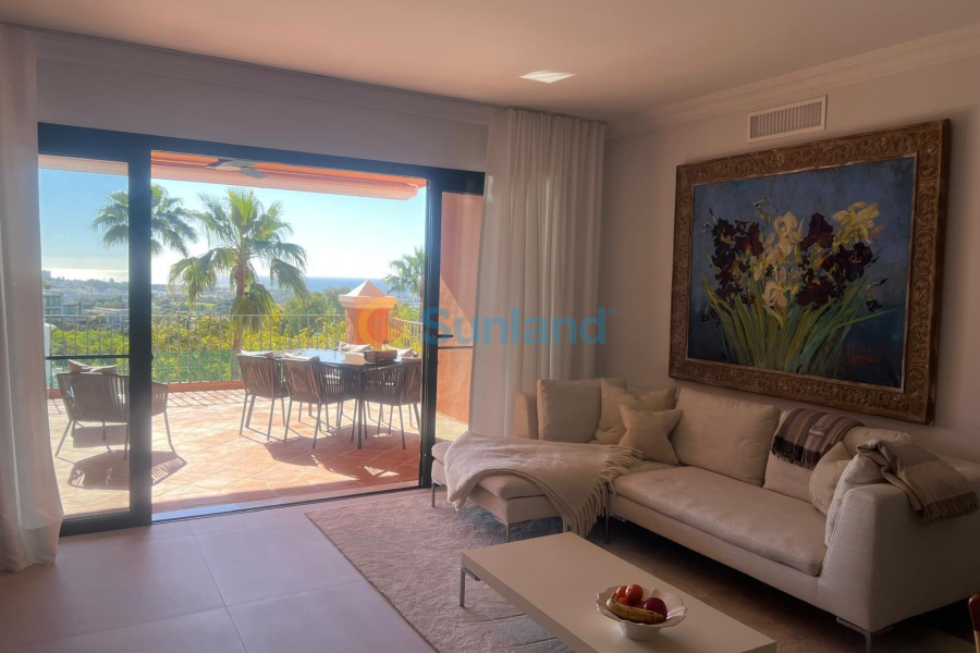 Resale - Apartment - Benahavis - La Quinta