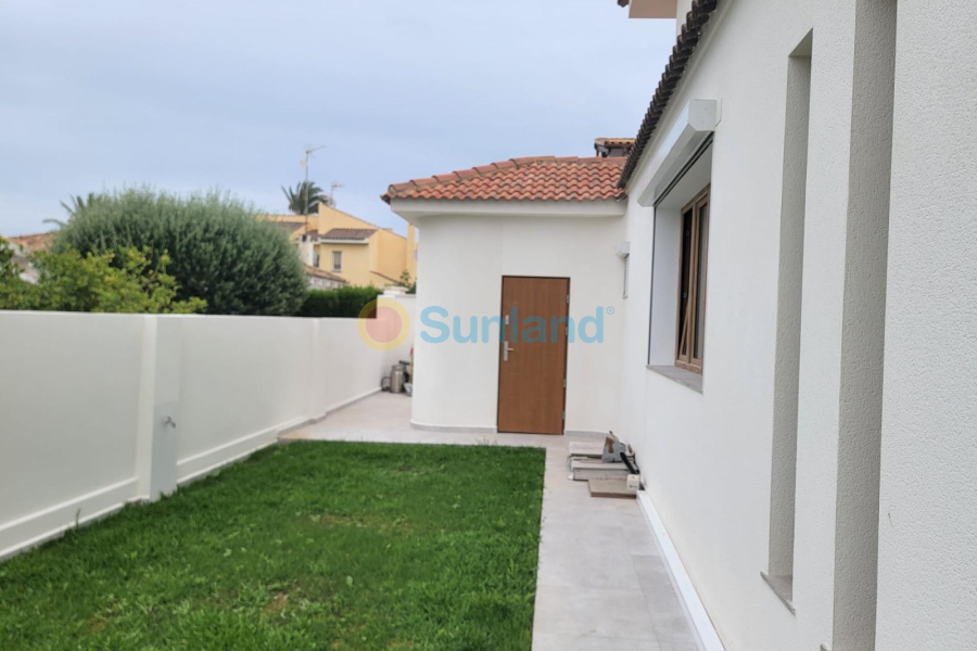 Resale - Villa - Orihuela Costa - 