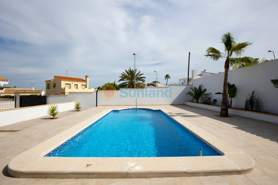 Segunda mano - Chalet - Torrevieja - Los Balcones