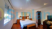Resale - M - La Marina