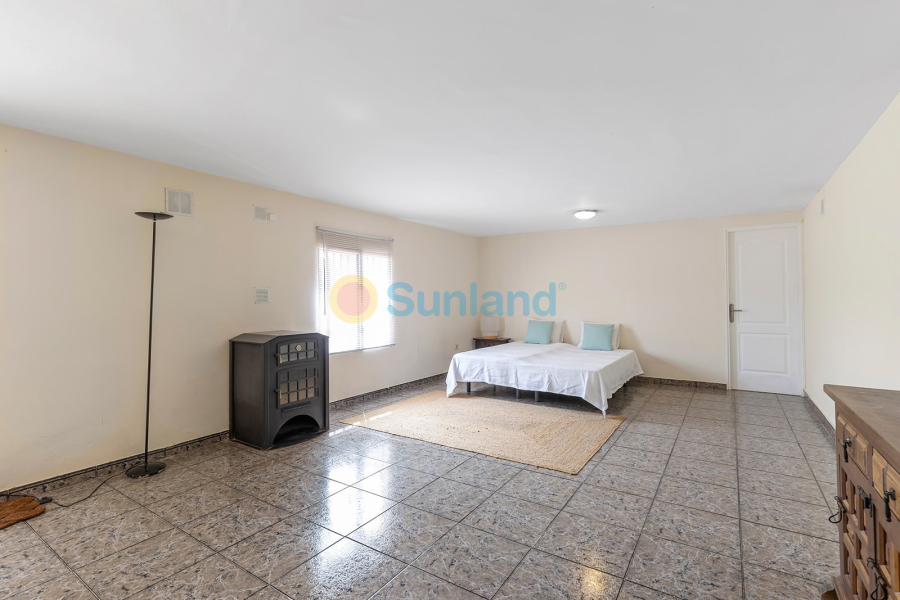 Resale - Villa - Albatera