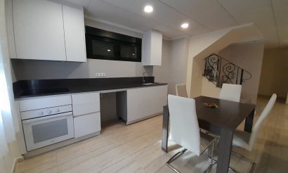 Resale - Townhouse - Ciudad Quesada - 