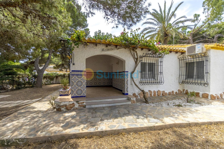 Resale - Villa - Orihuela Costa - Punta Prima