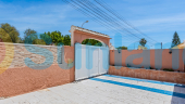 Resale - Villa - Torrevieja