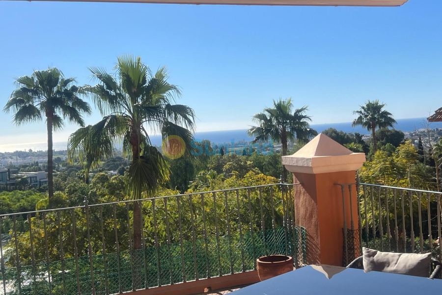 Resale - Apartment - Benahavis - La Quinta