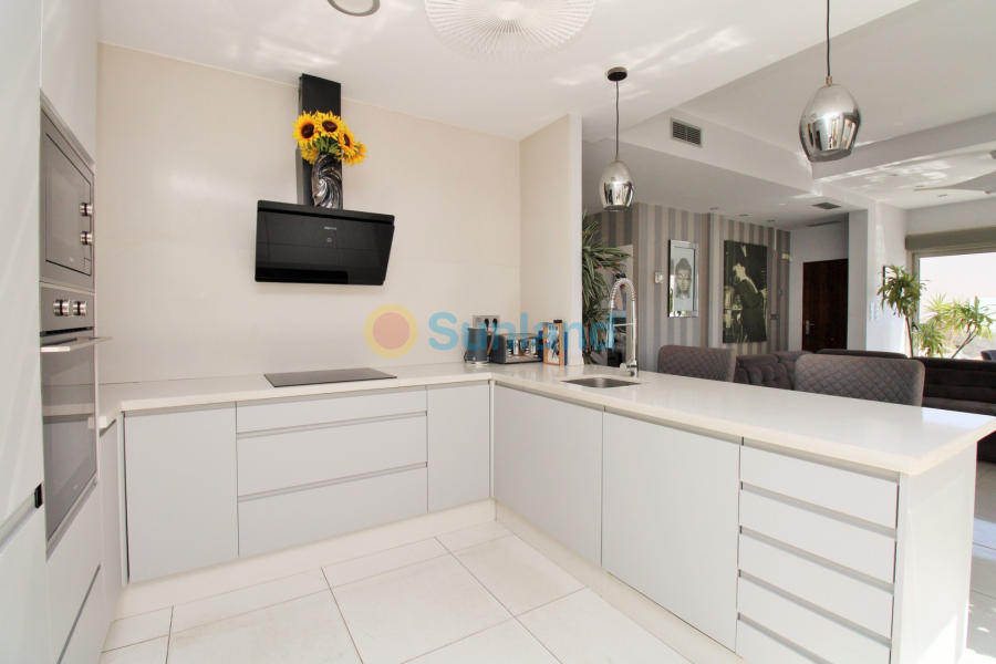 Resale - Villa - Villamartin