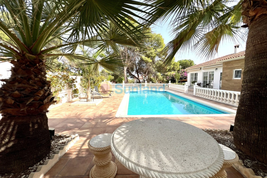 Resale - Villa - Torrevieja - 