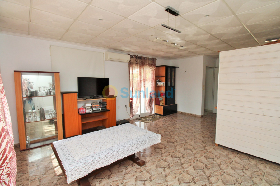 Resale - Commercial - Villamartin