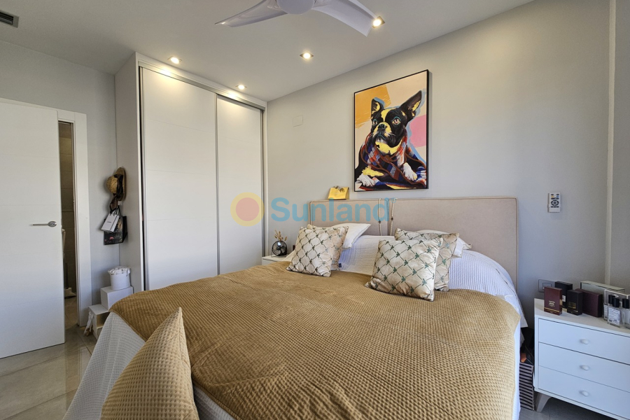 Resale - V - Villamartin