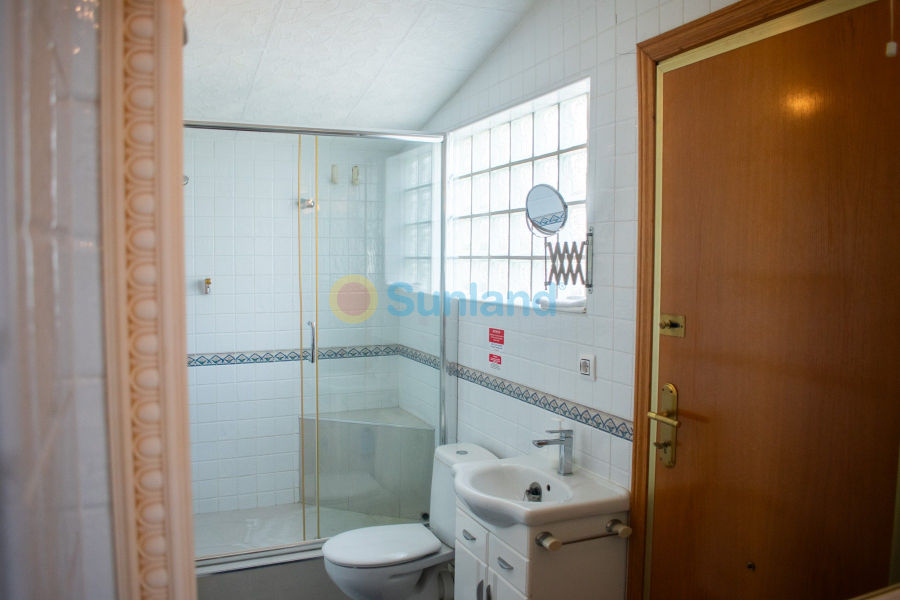 Använda fastigheter - Villa - Orihuela Costa - MUY CERCA DE LA PLAYA