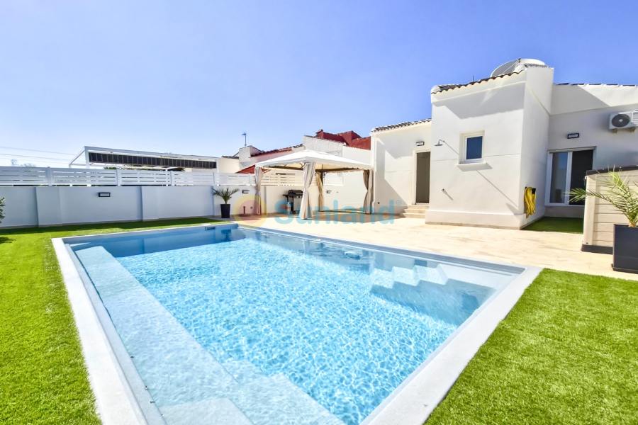 Resale - Villa - Torrevieja - La Siesta