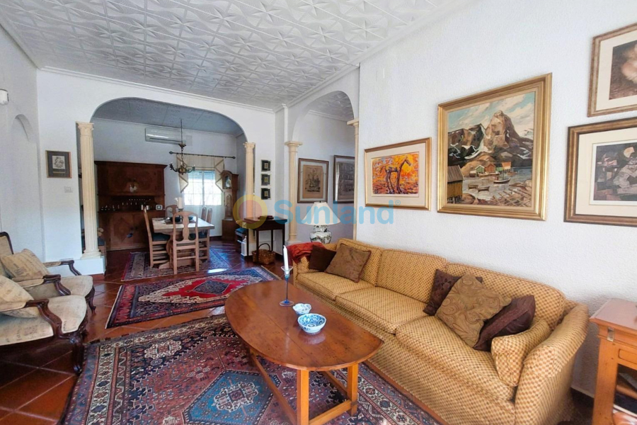 Resale - M - La Marina