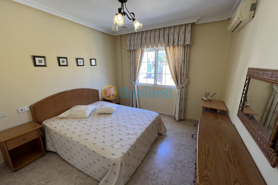 Resale - Villa - Orihuela Costa - La Zenia