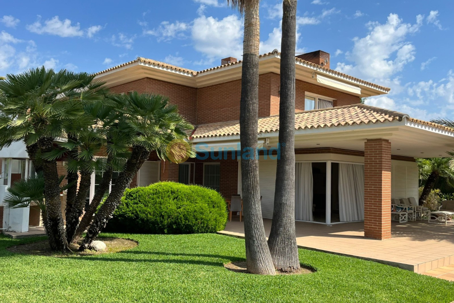 Resale - Villa - Benidorm