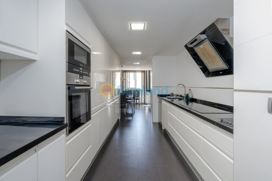 Resale - Apartment - Alicante - Center