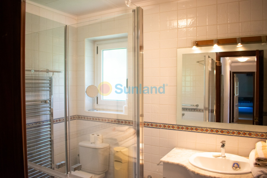 Använda fastigheter - Villa - Orihuela Costa - MUY CERCA DE LA PLAYA