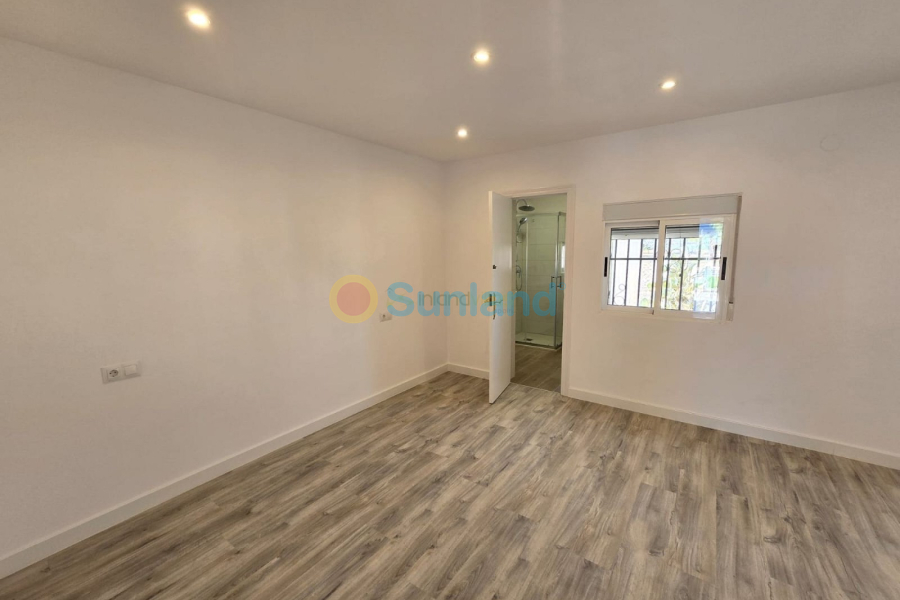 Resale - Villa - Hondón de las Nieves - 