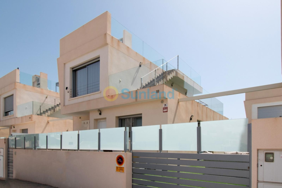 Resale - Villa - Orihuela Costa - 