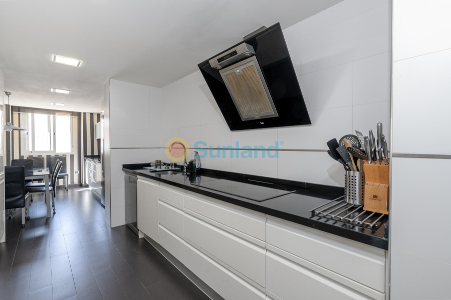 Resale - Apartment - Alicante - Center