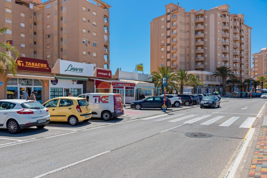 Resale - Apartment - La Manga del Mar Menor - 