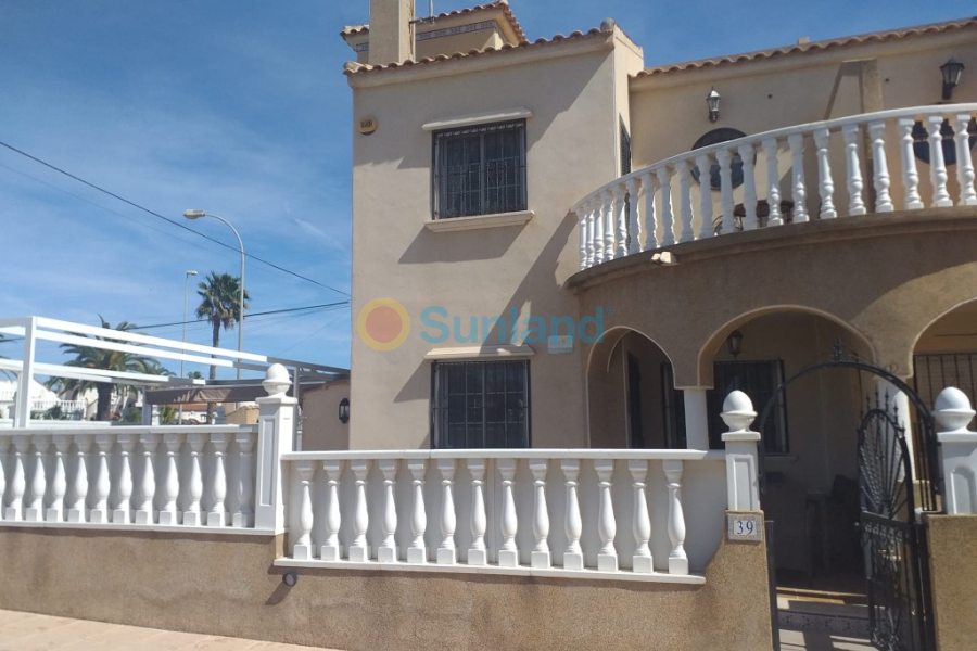 Resale - Villa - Orihuela Costa