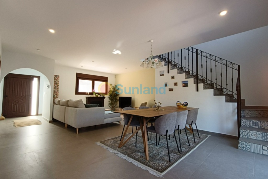 Resale - Villa - Pinar De Campoverde - 