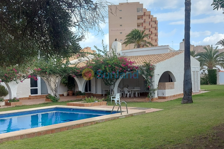 Resale - Villa - La Manga del Mar Menor - 