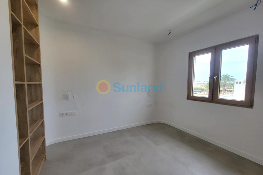 Resale - Villa - Orihuela Costa - 