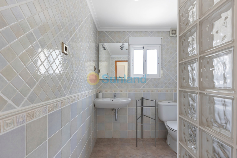 Resale - Villa - Albatera