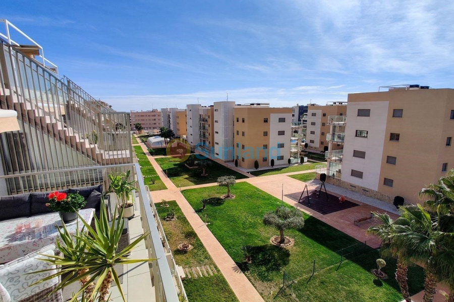 Resale - Apartment - Orihuela Costa - Villamartin