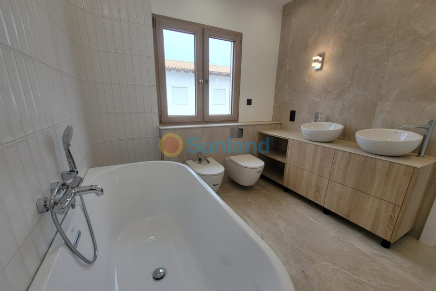 Resale - Villa - Orihuela Costa - 