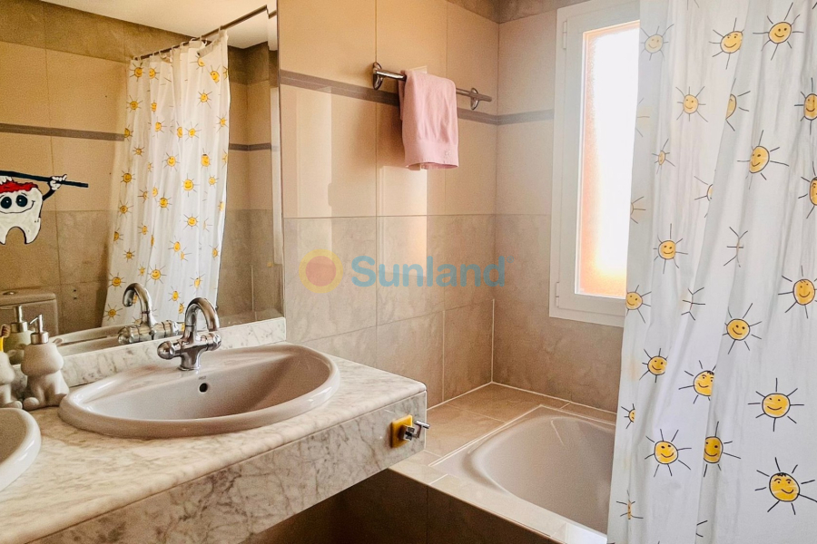 Resale - Villa - Benidorm