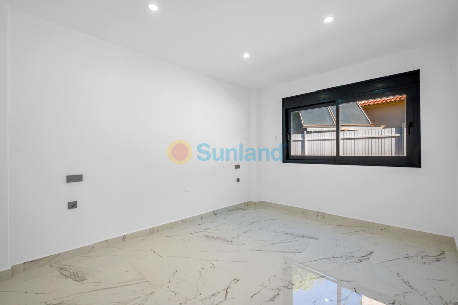 Вторичка - Bилла - Campoamor