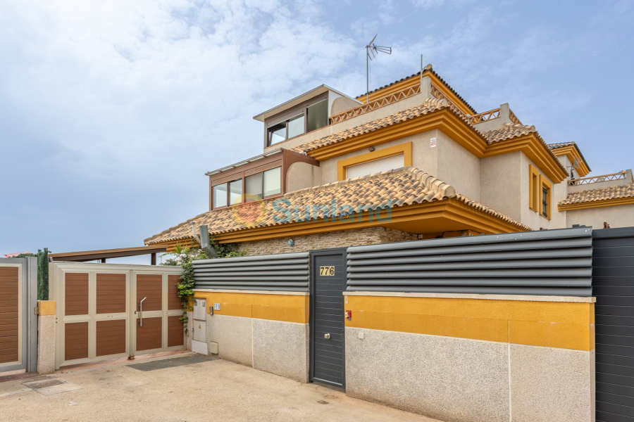 Verkauf - Semi - Detached Villa - Los Montesinos - La Herrada