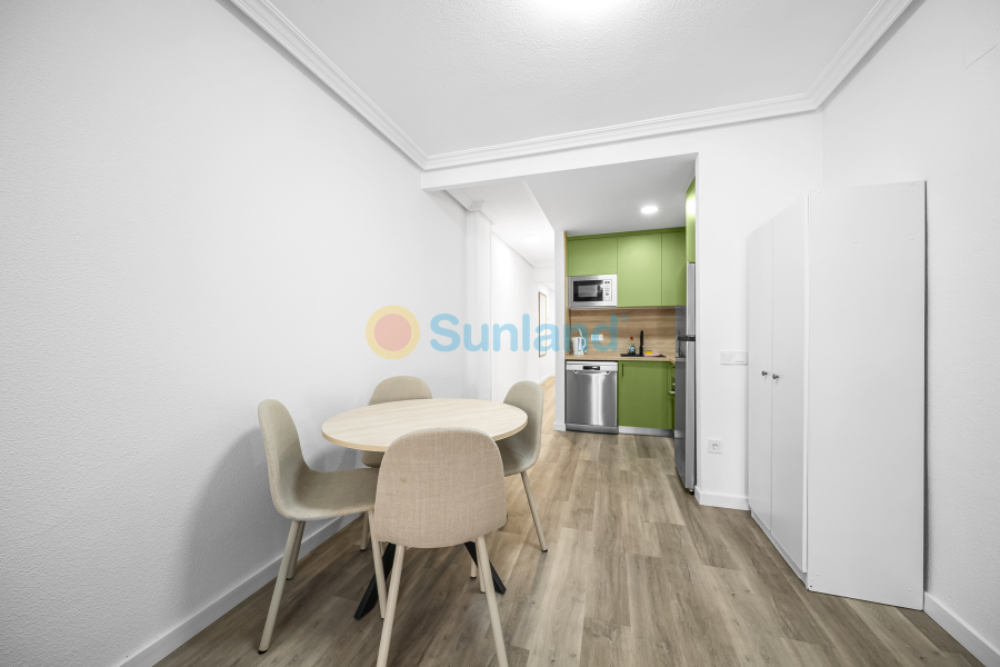 Resale - Apartamento - Torrevieja - Centro